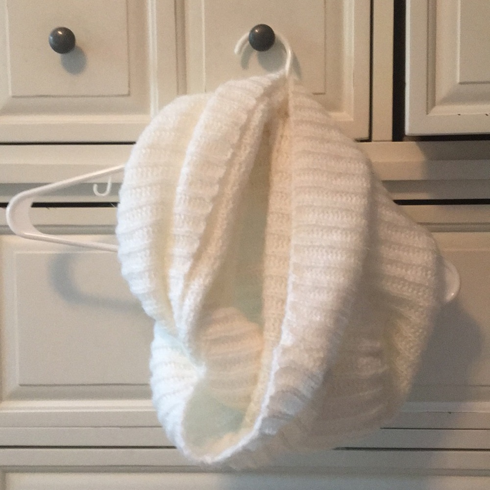 Warm loop scarf